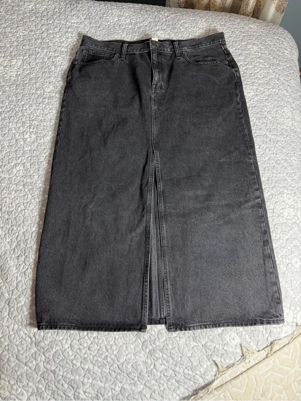 Madewell High-Rise Black Midi Denim Skirt with Front Slit. Size 31.
